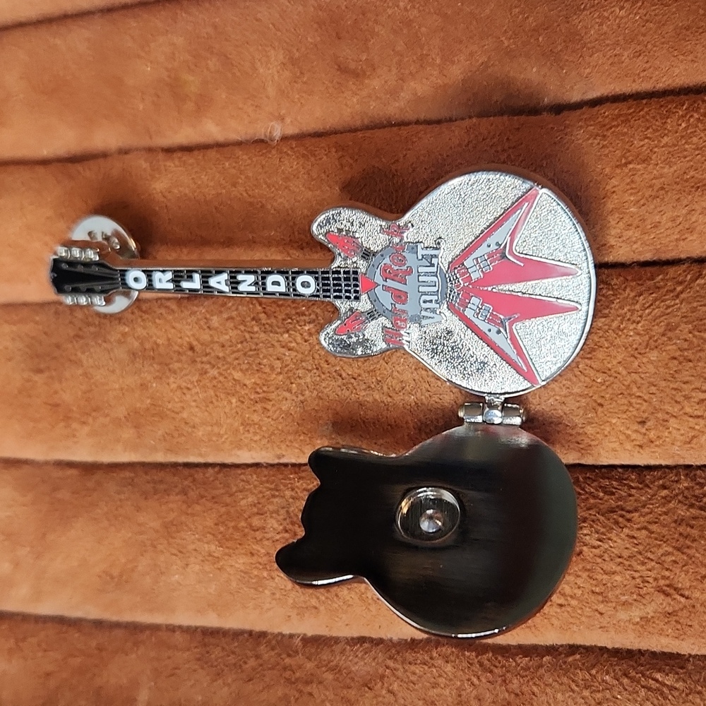 Hard Rock Cafe Orlando VAULT Guitar Pin | White and Silver | RARE 🔥 - Picture 2 of 3